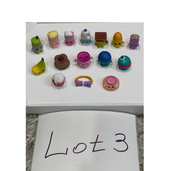 Lot #3 Of 15 Pieces Random Shopkins Toys - Picture 1 of 6